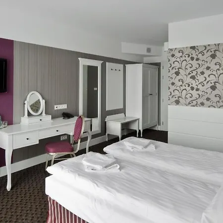 Lamberton Hotel