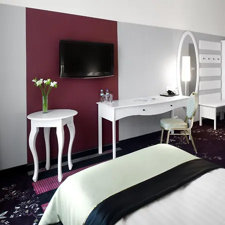 Lamberton Otel Ołtarzew