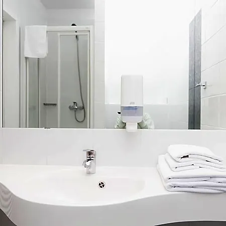 Lamberton Hotel 3*