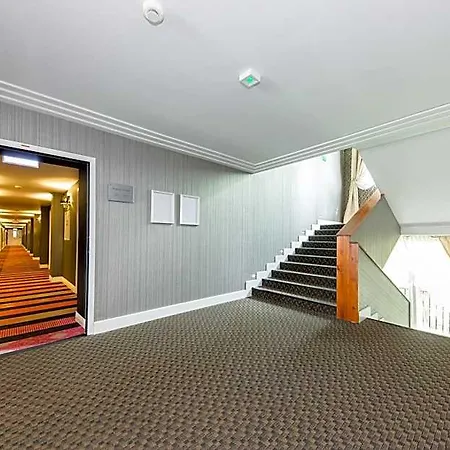 Hotel Lamberton 3*
