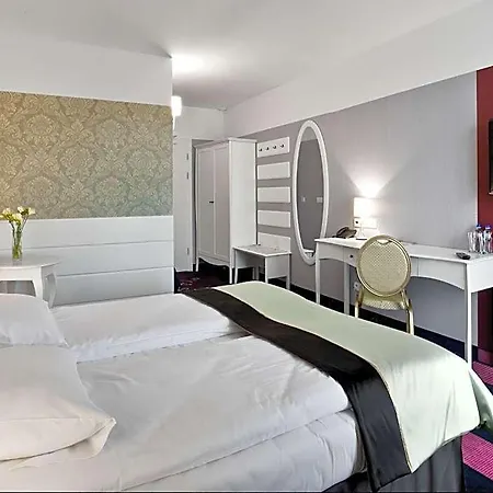 Lamberton Hotel 3*